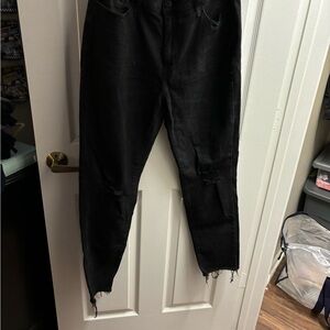 Women’s Black Distressed Slim fit Jeans